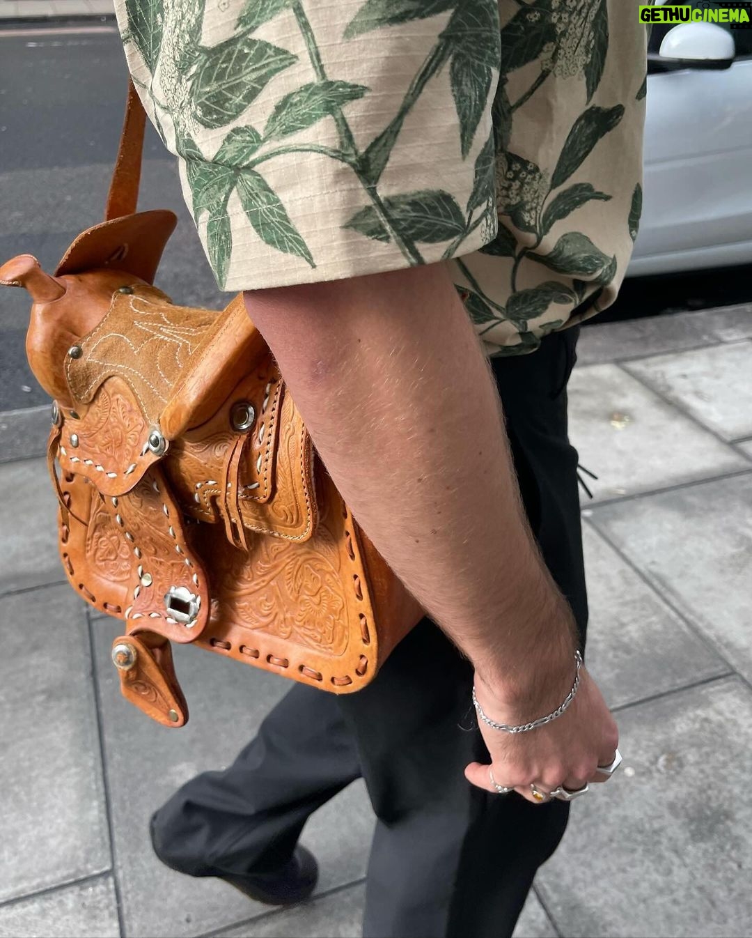 Herman Tømmeraas Instagram - London FW, mixed with farm life in Sweden🦖🌙