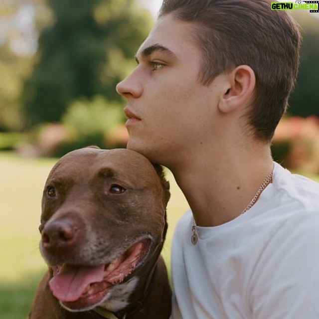 Hero Fiennes Tiffin Instagram - 👣🐾 @rosie_matheson @olichappers 📸