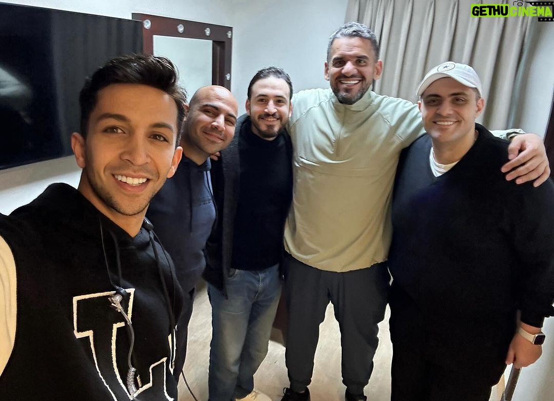 Hesham Gamal Instagram - The dream team with THE UNIQUE @7sainaljassmi 🎩🫶🏻 Tomorrow at 10:00 AM 👍🏻🤲🏻❤️ #قادرون_باختلاف 🖐🏻 5