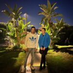 Hesham Gamal Instagram - بعد ما شفت ليلى بالجاكيت الازرق اليوم ده قلتلها متلبسوش تاني عشان كنت حاسس انه هيطلع حلو في الكليب ولبسته فعلا بعد اذن استاذه مايا طبعا 😅❤️
