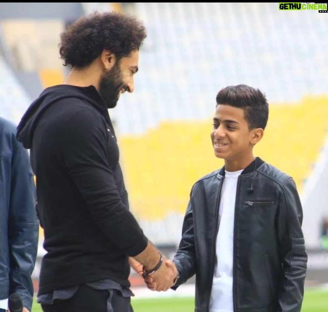 Hesham Gamal Instagram - كل سنه وانت طيب وناجح وبتكبر قدام عيني وبحس ناحيتك احاسيس متأكد انها نفس المشاعر اللي هحسها ناحية ابني ❤️ وانا بتفرج عليك بتغني والناس كلها مبهوره بيك وعارفاك كنت بقول معقول ده عبده الصغنن اللي اتجننت على حلاوة صوته وموهبته لما شفته بيغني أول مره من ٥ سنين ؟ 🥹 بحبك اوي يا عبده بس بطل تكبر وتكبرني بقى بقيت طولي ماشاء الله😅 ❤️ مبسوط اوي اننا بنعيد اكتشاف اغنية "نادي المباديء" بصوت عبد الرحمن ومعاه كمان والموهوبين حسام ورقيه اللي بوعدكم انهم هيبقوا نجوم كبار في المستقبل ان شاء الله 🤲🏻❤️