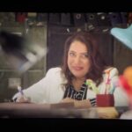 Hesham Gamal Instagram - أثناء اخر تجربه مشاهده لفيلم تسليم اهالي قبل نزوله صورت الجزء ده عشان اقول ل الام والفنانه المحترمه دلال عبد العزيز الله يرحمها: "شكرا يا استاذه بثينه" على جمالك وطيبتك وخفة دمك وشطارتك ❤️ وقبل سنويتها ب ايام عايز اطلب منكم تدعولها بالرحمه هيا واستاذ سمير غانم الله يرحمه وان شاء الله يكونوا سوا في الجنه دلوقتي باذن الله 🤲🏻