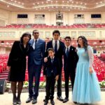Hesham Gamal Instagram - بقالي كذا سنه بتبسط ان يوم عيد ميلادي هو نفس يوم عيد ميلاد واحده من اكتر الناس اللي بحبها في حياتي فعلا ❤️ مش عشان شخصيتنا شبه بعض في حاجات كتير بس ولا لانها بتعتبرني زي ابنها وبعتبرها زي أمي بالظبط 👩‍👦 لكن عشان هيا مثال حقيقي للاحترام والامانه والاجتهاد وتحمل المسؤوليه والطاقه والعطاء لكل اللي حواليها بداية من أسرتها لشغلها لاصحابها ووصولا لاعداد صعب تتعد من الناس اللي بتساعدهم من غير متعرفهم ❤️ والله لو بإيدي فعلا يا بشمهندسه تستحقي اعلى وسام واعلى تكريم على اللي بتعمليه في حياتك الشخصيه والعمليه والخيريه 👏🏻 وكله عند ربنا ان شاء الله