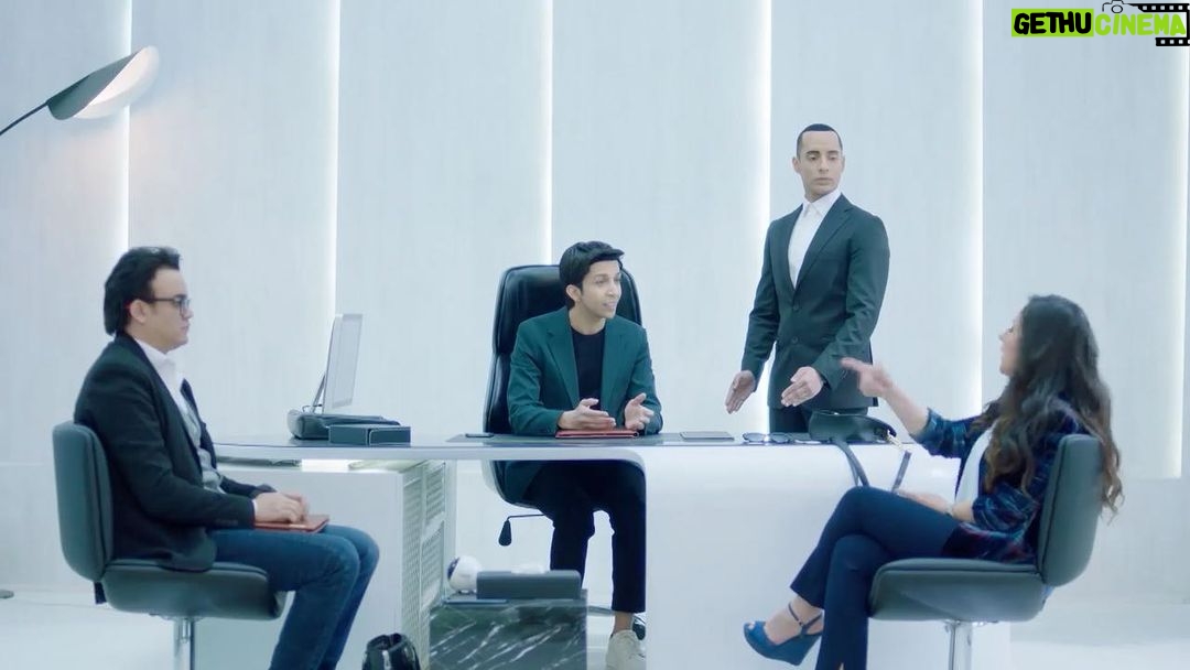 Hesham Gamal Instagram - شيري عادل؟ 😍 ولا ريتا الحلو ؟ 👩🏻💻ولا عبير جارة هدير ؟ 🤣