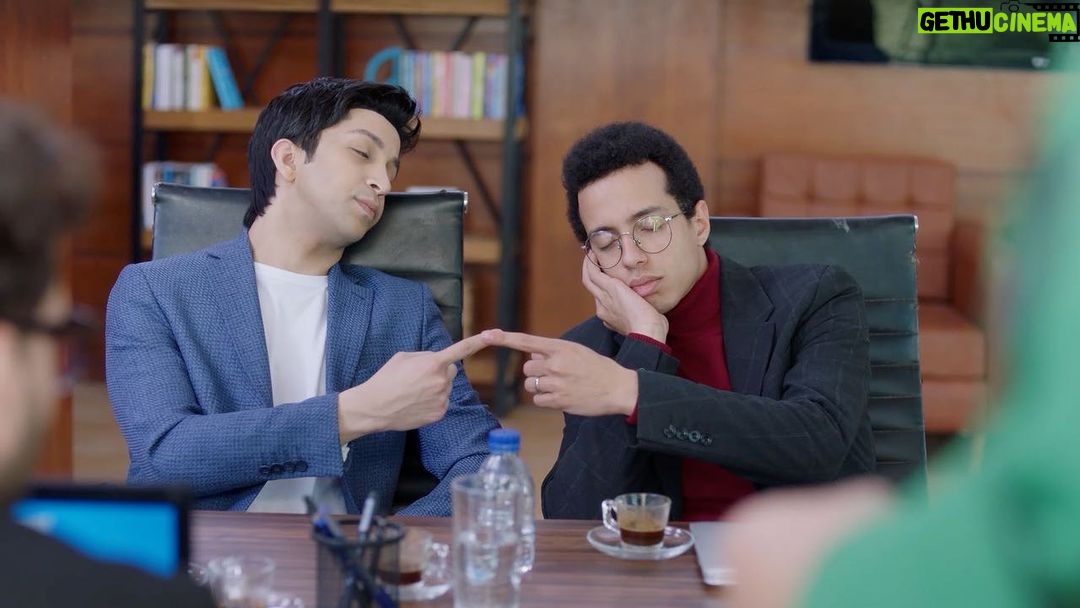 Hesham Gamal Instagram - احنا صاحيين بقالنا اكتر من ٢٤ ساعه في المسلسل وفي الحقيقه والله 😅❤️ @tahadesouky @hishamgamalbb