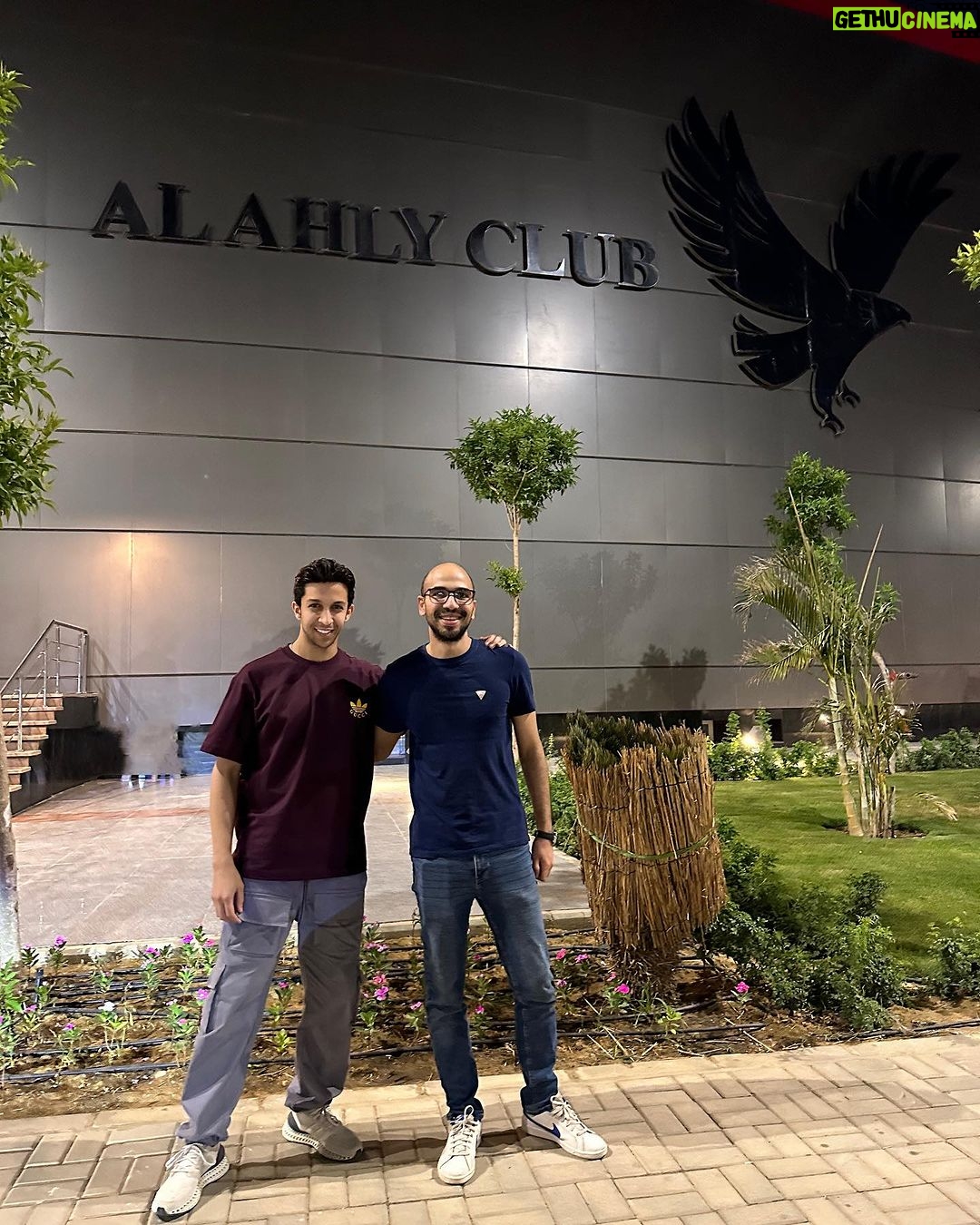 Hesham Gamal Instagram - النهرده عيد ميلاد شريف مدبولي صاحبي من وانا صغير واخويا ومن اكبر الزملكاويه اللي اعرفهم، كل سنه وانت طيب يا حبيبي ويارب دايما كده معايا جوه النادي الاهلي بنعمل حفلات عشان انجازات اعظم نادي في الكون 🥳🦅❤️😅 حبيبي يا شيكووووو 🤣
