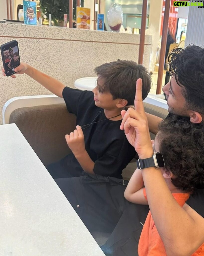 Hesham Gamal Instagram - With the coolest kids in Dubai ✌🏻❤️🇦🇪