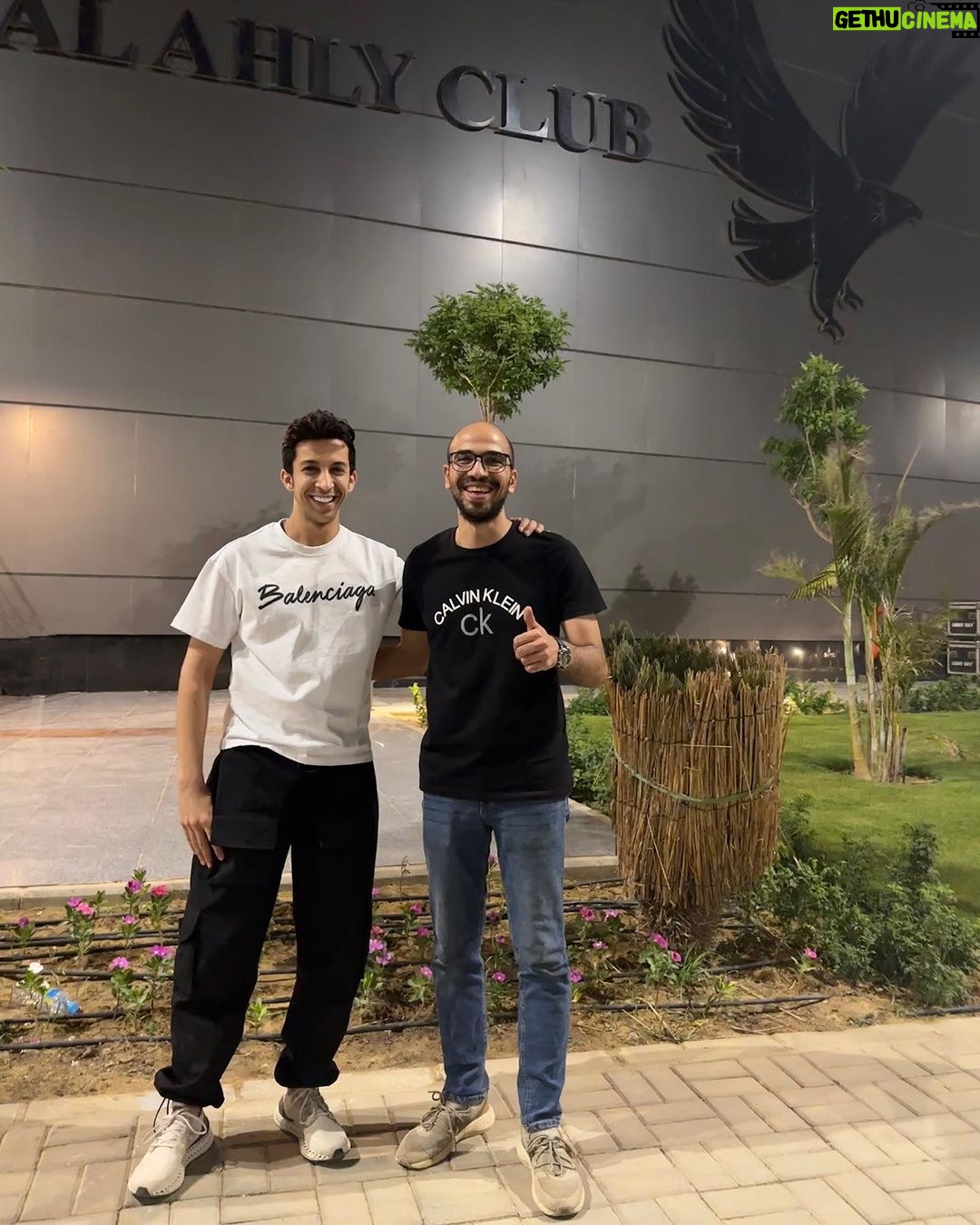 Hesham Gamal Instagram - النهرده عيد ميلاد شريف مدبولي صاحبي من وانا صغير واخويا ومن اكبر الزملكاويه اللي اعرفهم، كل سنه وانت طيب يا حبيبي ويارب دايما كده معايا جوه النادي الاهلي بنعمل حفلات عشان انجازات اعظم نادي في الكون 🥳🦅❤️😅 حبيبي يا شيكووووو 🤣