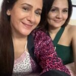 Hiba Nawab Instagram - Ashna and I 40 years later in parallel universe 🤣😂 #Hibanawab #Ashnakishore