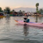 Hiba Nawab Instagram - Rowing into character for Jhanak’s role like a pro! 🚣‍♀️ #ShikaraLife #ActingPrep #Jhanak every night 10:30pm @starplus