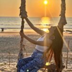 Hiba Nawab Instagram - Shining in the setting sun 💫