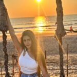 Hiba Nawab Instagram – Shining in the setting sun 💫