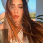 Hiba Nawab Instagram – Golden hour selfies be my fav 💫