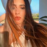 Hiba Nawab Instagram - Golden hour selfies be my fav 💫
