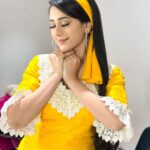 Hiba Nawab Instagram - 70s vibes on point💫