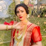 Hiba Nawab Instagram – This beautiful Bengali look made me do it 🥰