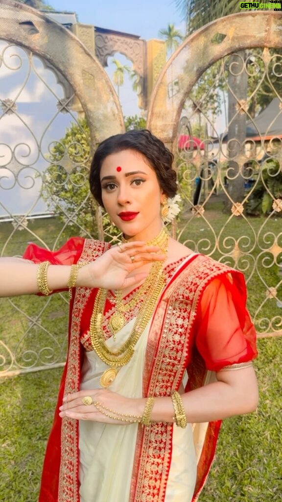 Hiba Nawab Instagram - This beautiful Bengali look made me do it 🥰