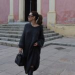 Hilona Gos Instagram - Ça y est notre robe pull est enfin sorti sur @sorella.ha en plusieurs couleurs ! Perso coup de cœur pour ce gris et la bleu ciel 🩶