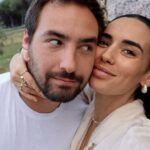 Hilona Gos Instagram - Il est enfin rentré mon @paulandre.a26 certes sous la pluie mais on est heureux de se retrouver parce qu’il m’avait manqué quand même 🤍🦋 10 jours c’est un peu long 😏