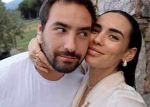 Hilona Gos Instagram - Il est enfin rentré mon @paulandre.a26 certes sous la pluie mais on est heureux de se retrouver parce qu’il m’avait manqué quand même 🤍🦋 10 jours c’est un peu long 😏