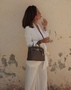 Hilona Gos Instagram - Bébé et moi on profite encore du soleil à Calvi 🤍