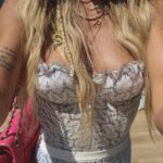 Hilona Gos Instagram - OMG la vidéo sur Calvi on the rock est sortie (lien dans ma bio) non censurée 🤣🤣