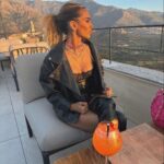 Hilona Gos Instagram - Ma vidéo sur une partie des restaurants à faire à Calvi est sortie sur ma chaîne YouTube Hiloshow (lien dans ma bio) ❤️‍🔥