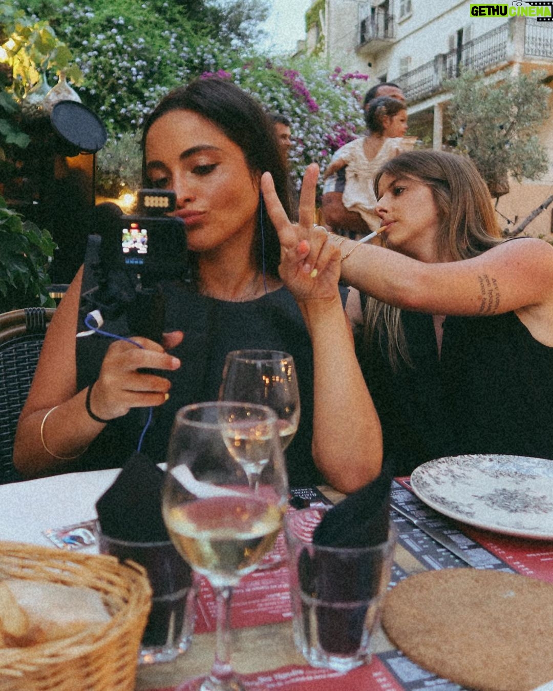 Hilona Gos Instagram - Ma vidéo sur une partie des restaurants à faire à Calvi est sortie sur ma chaîne YouTube Hiloshow (lien dans ma bio) ❤️🔥