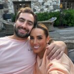 Hilona Gos Instagram - À toi, mon âme sœur, je te pardonne et je sais que tu me pardonnes aussi. À nous et notre amour éternel. Nous recommençons à zéro et une vie magnifique à deux nous attend. Dans la vie, peu importe ce qui cause votre séparation, la seule chose qui compte c'est de savoir si vous êtes capables de pardonner et si la personne en face le mérite. Je pensais en être incapable, je pensais que jamais nous ne nous retrouverions et pourtant, le temps a fait que j'ai réalisé que sans lui, la vie n'a pas le même goût et je ne veux plus jamais avoir à vivre une seconde sans ses bras. Merci de garder vos avis malveillants et commentaires désobligeants pour vous. Chacun a le droit à l'erreur, et si moi je décide de pardonner, j'espère que vous aussi vous comprendrez mon choix... À toi, mon amour, je t'aime indéfiniment ♥️