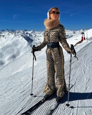 Hilona Gos Instagram - Un peu d’air frais ❄️ @ecrinblanccourchevel