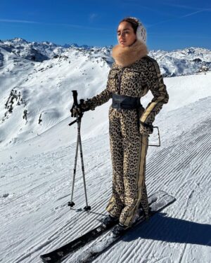Hilona Gos Instagram - Un peu d’air frais ❄️ @ecrinblanccourchevel