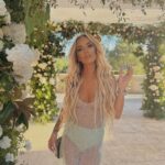 Hilona Gos Instagram – L’amour, toujours! 🧚‍♂️
@lauralempika merci de m’avoir fais confiance pour être témoin de votre amour  je t’aime ma sœur ! 
Longue vie au mariés 🫶🥂
Petite mention spéciale pour ma robe je vous assure elle ne rend pas pareils en photo/vidéo qu’en réel elle était sublime et le principal c’est qu’elle est plu à ma Laura et à moi (j’ai sur sur kiffe ahah)