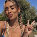 Hilona Gos Instagram - Encore merci pour tous vos magnifiques retours sur ma dernière vidéo ! 🫶 Aujourd’hui je vous sors une nouvelle vidéo sous forme de Vlog où je vous emmène passer la journée avec moi ! 💖 Le lien est dans ma bio Calvi, Haute-Corse