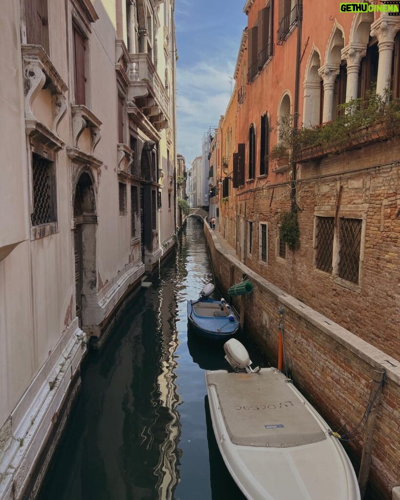 Hilona Gos Instagram - Venise with love 💚 Venice, Italy