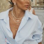 Hilona Gos Instagram - Une bonne nouvelle pour continuer ce mois d’août: @aparanjan_paris et moi vous offrons -20% sur toutes la collection en cours (hors articles remisés) avec le code HG20 et également la livraison offerte dès 50€ d’achats avec le code FREE 🦋 La réf de mes bijoux ici: Boucles : COBRA RIVIERA / PIERCING HULA / MARTINEZ / MIRAMAR / ELINA / HILTON Colliers : XIOR / NAIROBI / PRECIOSA / ATLAS / FLASH ZIRCON #collaborationcommercialerémunérée #aparanjanparis 💙🌀