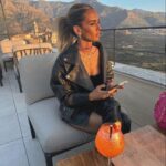 Hilona Gos Instagram - Ma vidéo sur une partie des restaurants à faire à Calvi est sortie sur ma chaîne YouTube Hiloshow (lien dans ma bio) ❤️‍🔥