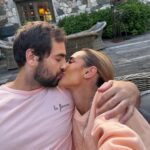 Hilona Gos Instagram - À toi, mon âme sœur, je te pardonne et je sais que tu me pardonnes aussi. À nous et notre amour éternel. Nous recommençons à zéro et une vie magnifique à deux nous attend. Dans la vie, peu importe ce qui cause votre séparation, la seule chose qui compte c'est de savoir si vous êtes capables de pardonner et si la personne en face le mérite. Je pensais en être incapable, je pensais que jamais nous ne nous retrouverions et pourtant, le temps a fait que j'ai réalisé que sans lui, la vie n'a pas le même goût et je ne veux plus jamais avoir à vivre une seconde sans ses bras. Merci de garder vos avis malveillants et commentaires désobligeants pour vous. Chacun a le droit à l'erreur, et si moi je décide de pardonner, j'espère que vous aussi vous comprendrez mon choix... À toi, mon amour, je t'aime indéfiniment ♥️