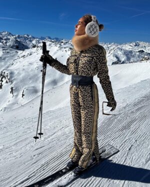 Hilona Gos Instagram - Un peu d’air frais ❄️ @ecrinblanccourchevel