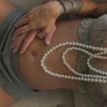 Hilona Gos Instagram - On commence bientôt le 7 eme mois d’amour 🤍 mon fils on a tellement hâte de te rencontrer. C’est incroyable comment notre corps change en tant que femme. Hâte d’être dans 3 mois et de te serrer fort contre nous !