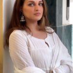Himanshi Khurana Instagram - Hami🤍 👜 @jhaanjhariya