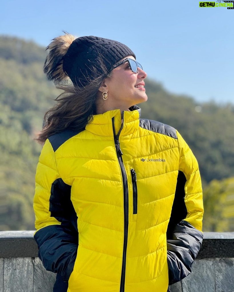 Hina Khan Instagram - Nothing compares to the peace that you find in the mountains. We had a time of our lives at the #HeartOfTheHills @hyattregencydehradun Thank you so much for your hospitality, appreciate the warmth of your service and kindness. A Special mention to dear @karansinghnagra_ksn for accompanying us like a shadow to make sure that we are well taken care of.. . . #HeartOfTheHills #BeyulAndBeyond #HyattRegencyDehradunRegency @stanley.communications Hyatt Regency Dehradun