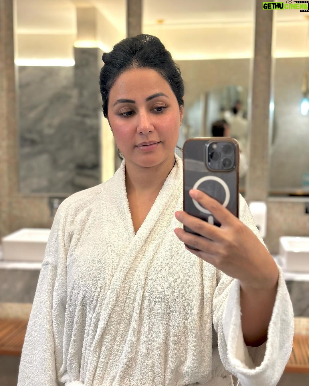 Hina Khan Instagram - Nothing compares to the peace that you find in the mountains. We had a time of our lives at the #HeartOfTheHills @hyattregencydehradun Thank you so much for your hospitality, appreciate the warmth of your service and kindness. A Special mention to dear @karansinghnagra_ksn for accompanying us like a shadow to make sure that we are well taken care of.. . . #HeartOfTheHills #BeyulAndBeyond #HyattRegencyDehradunRegency @stanley.communications Hyatt Regency Dehradun