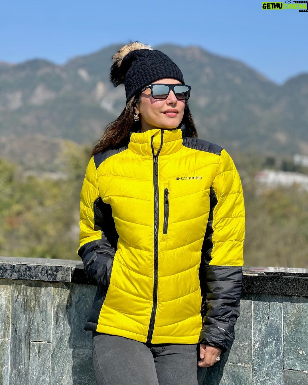 Hina Khan Instagram - Nothing compares to the peace that you find in the mountains. We had a time of our lives at the #HeartOfTheHills @hyattregencydehradun Thank you so much for your hospitality, appreciate the warmth of your service and kindness. A Special mention to dear @karansinghnagra_ksn for accompanying us like a shadow to make sure that we are well taken care of.. . . #HeartOfTheHills #BeyulAndBeyond #HyattRegencyDehradunRegency @stanley.communications Hyatt Regency Dehradun