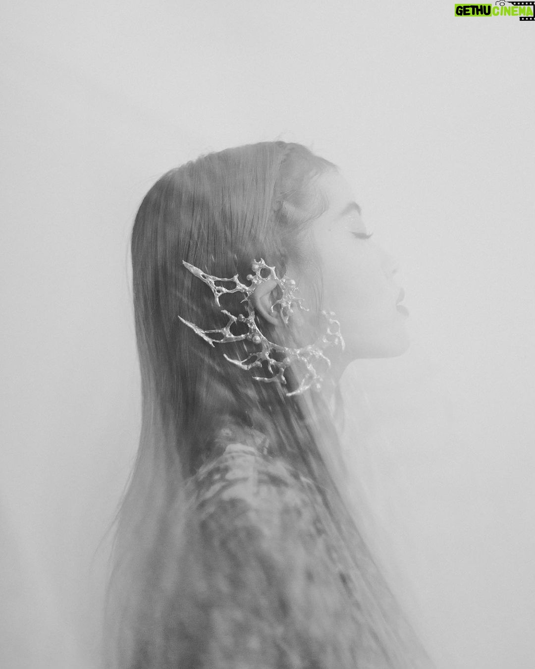 Hina Yoshihara Instagram - in my element🪽 Photographer @harutaaaaaaa Hair Make-Up @tomoca13 Styling @takafumi_80 Headpiece & armor by @hiiii_1025 • Set-up @sui_tokyo tops @dense_tokyo choker @ryokawachi_jp Tokyo, Japan