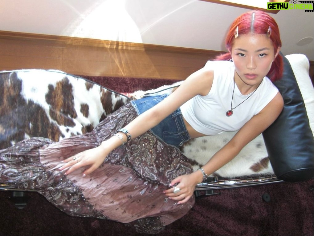 Hina Yoshihara Instagram - Falling or flying