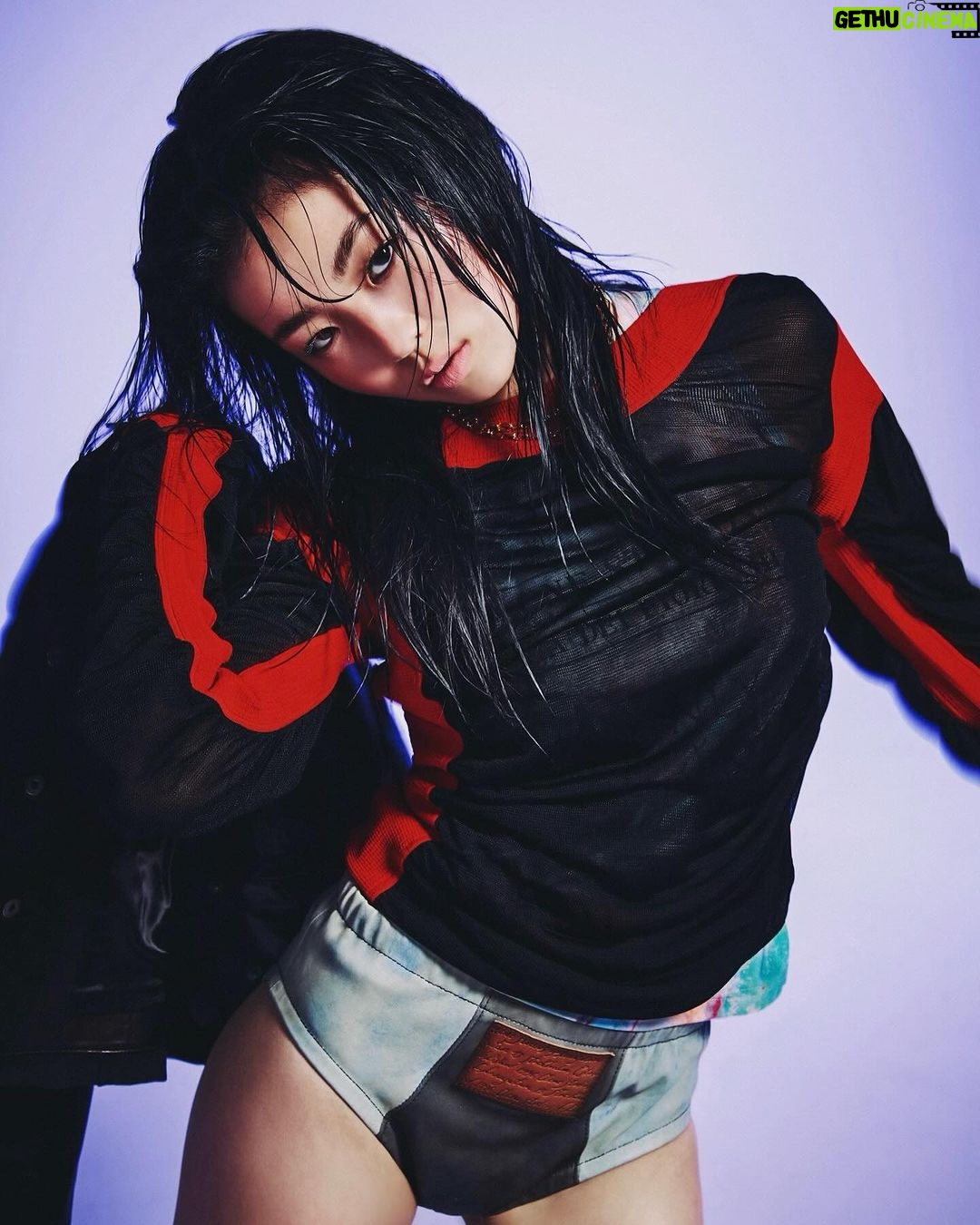 Hina Yoshihara Instagram - @acnestudios ・ Photographer @sasutei Stylist @masahiro_hiramatsu Hair&Make-up @rei_fukuoka Director @tomoyukiomatsu