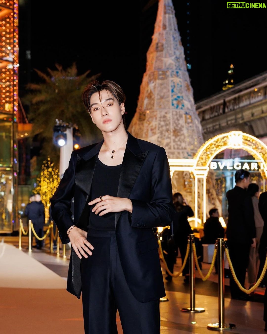 Hirunkit Changkham Instagram - 🎄🌟 #BULGARI #BULGARITHAILAND #MAGNIFICENTWONDERS #TIMEFORMAGNIFINCENCE #HOLIDAYSEASON #SIAMPARAGON