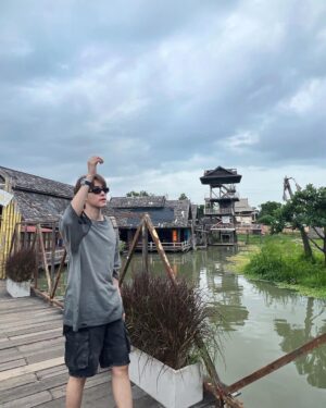 Hirunkit Changkham Instagram - เดินเล่น