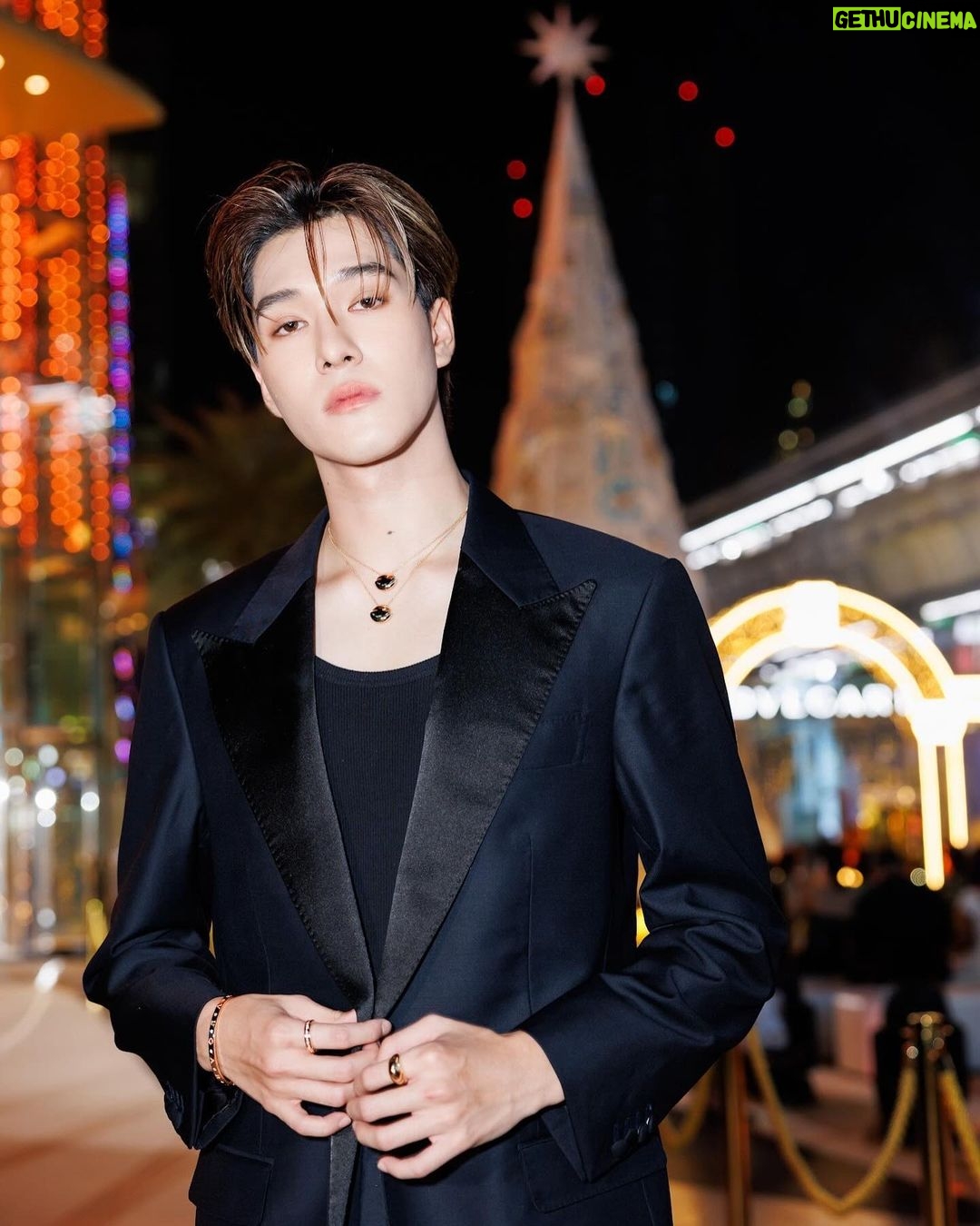 Hirunkit Changkham Instagram - 🎄🌟 #BULGARI #BULGARITHAILAND #MAGNIFICENTWONDERS #TIMEFORMAGNIFINCENCE #HOLIDAYSEASON #SIAMPARAGON