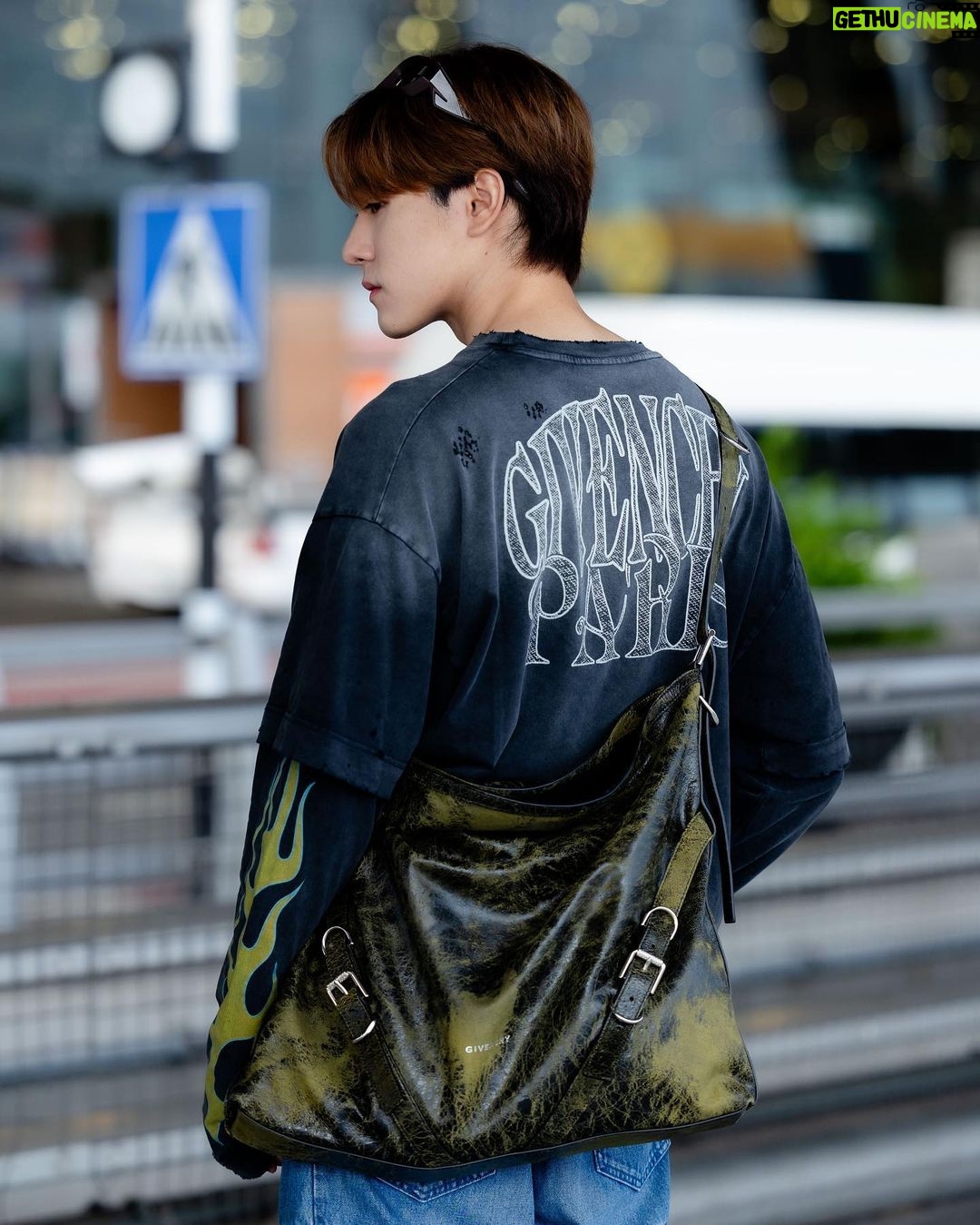 Hirunkit Changkham Instagram - On the way✈️ @givenchy #givenchy #givenchyfamily